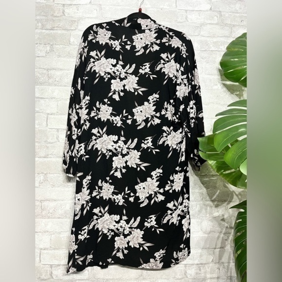 3/$30 _ SPIRITUAL GANGSTER | Floral Maya Kimono Black Grey one size fits most - Picture 2 of 12